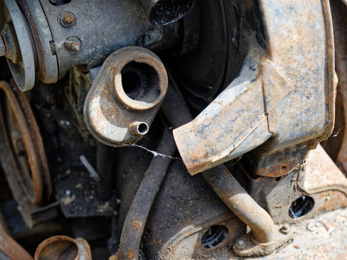 Close-up of a rusted engine left out in the weather. Photo: Acabashi, CC BY-SA 4.0, via Wikimedia Commons